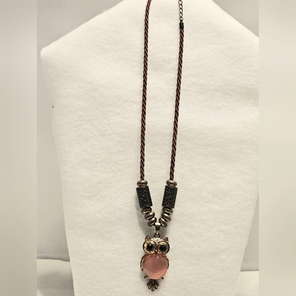 Vintage Gold Tone Stone Belly Owl Pendant Necklace